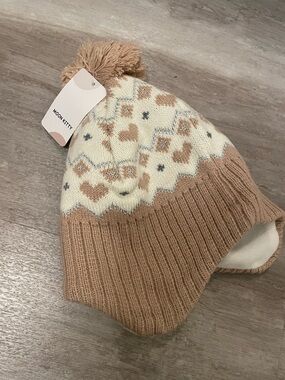 NWT Amazon Kids Girls Beige & Cream Pom-Pom Earflap Beanie